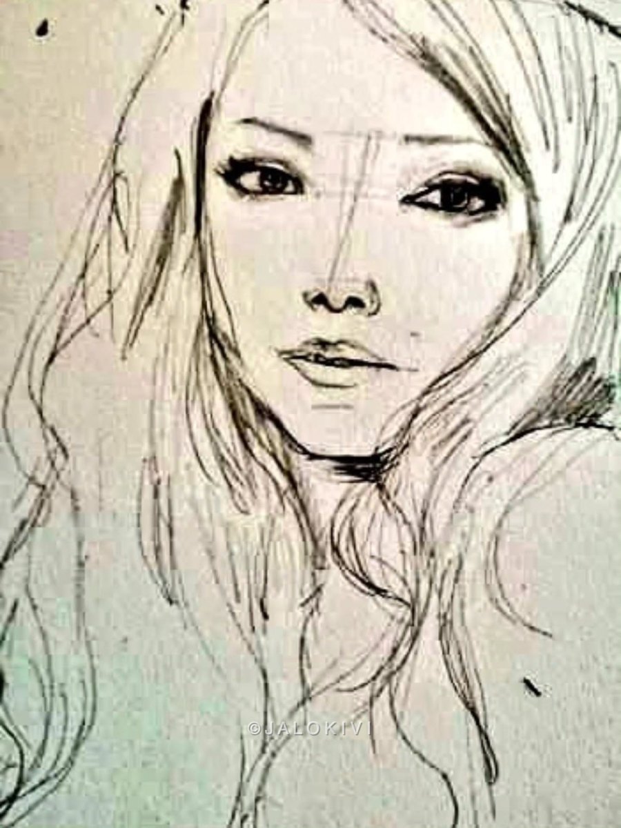 長い髪の人物を正面から描いた鉛筆画
